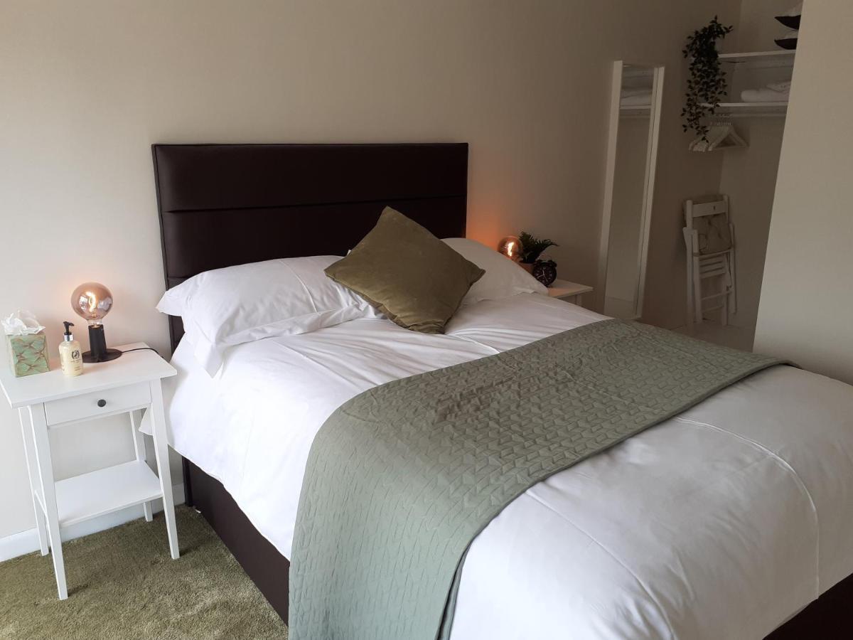 The Ivy Barn Holbeton Hotel Ngoại thất bức ảnh