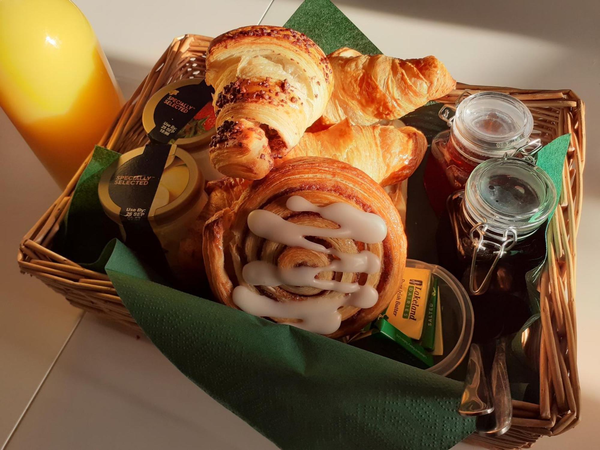 The Ivy Barn Holbeton Hotel Ngoại thất bức ảnh