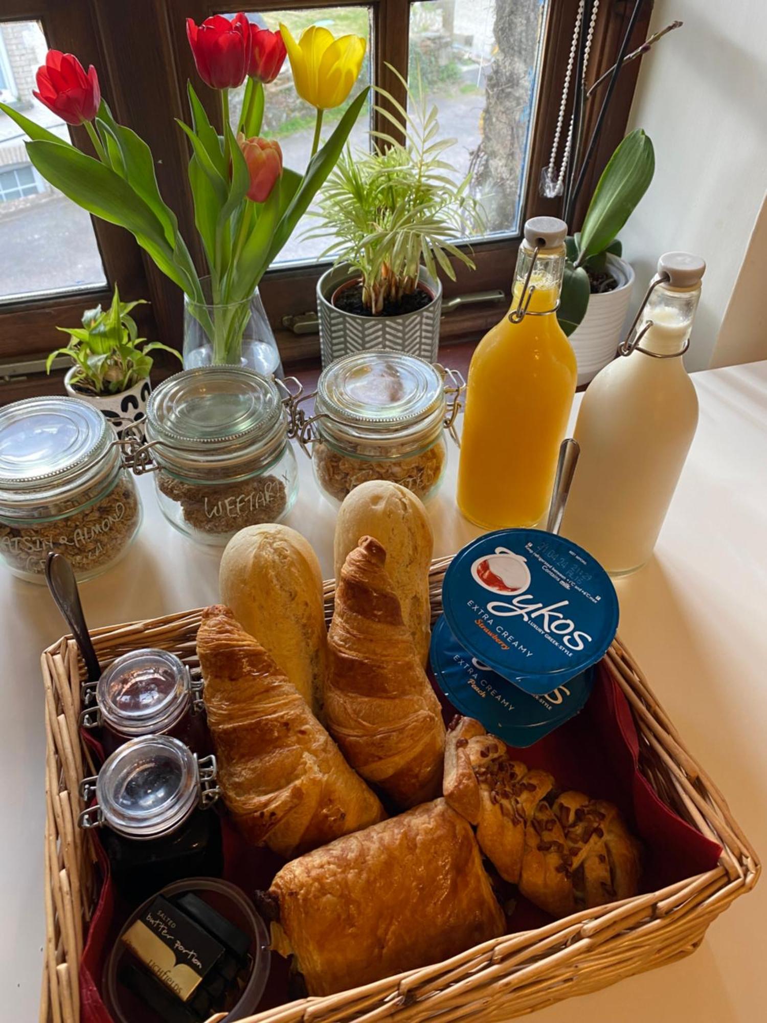 The Ivy Barn Holbeton Hotel Ngoại thất bức ảnh