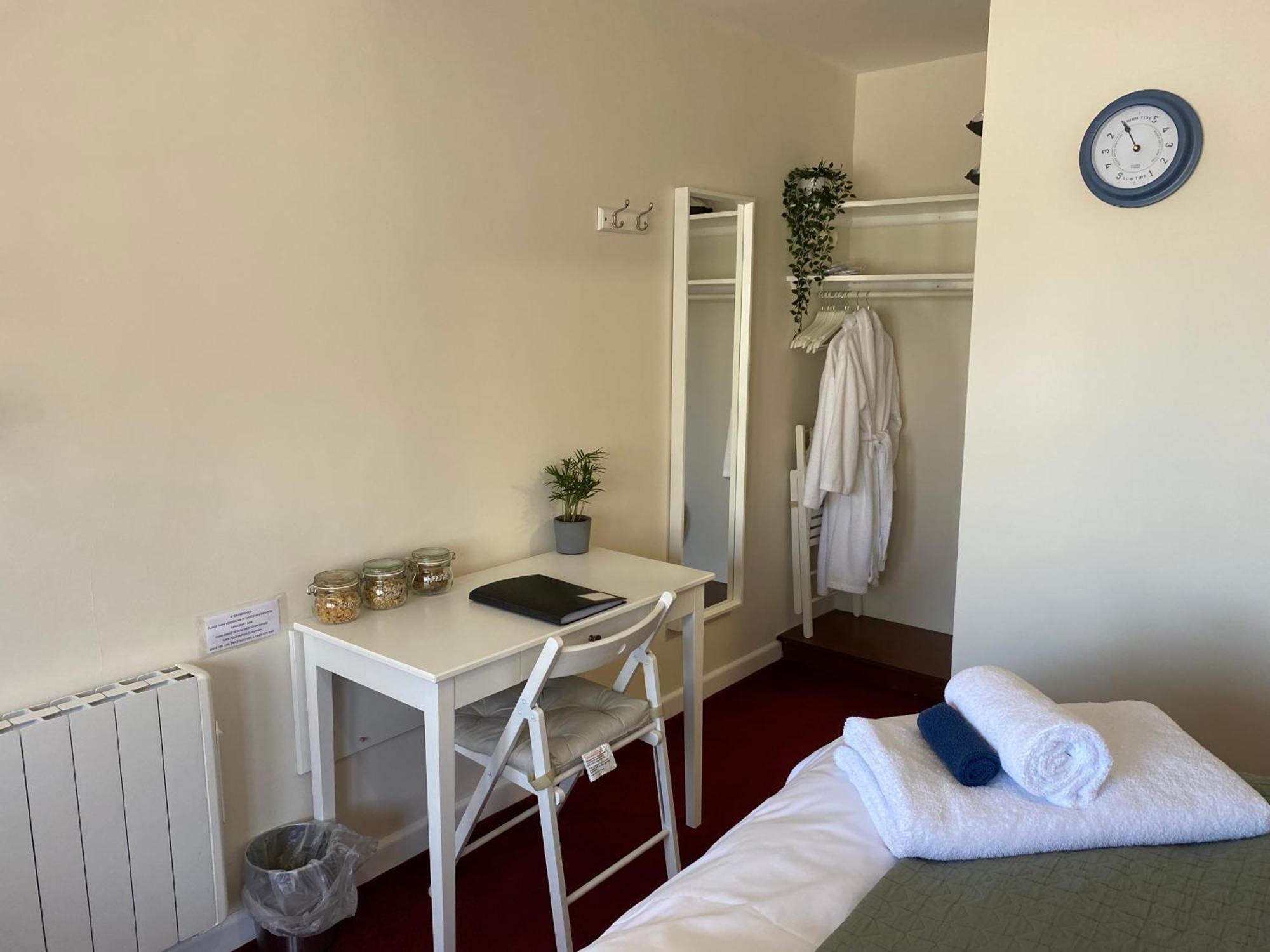 The Ivy Barn Holbeton Hotel Ngoại thất bức ảnh